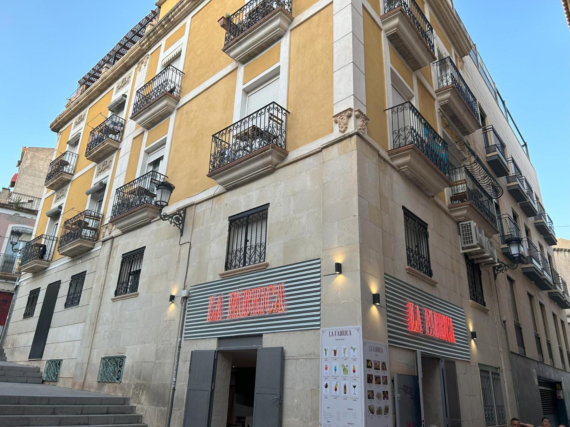 アリカンテEdificio Amarillo En El Barrioアパートメント エクステリア 写真